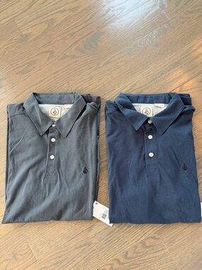2 NEW WITH TAG VOLCOM Men’s Short Sleeve Polos  - Navy & Charcoal Gray Size Med